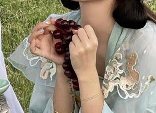 急需一颗瓜来安慰自己？下载51吃瓜网在线观看，保证你不止一颗！