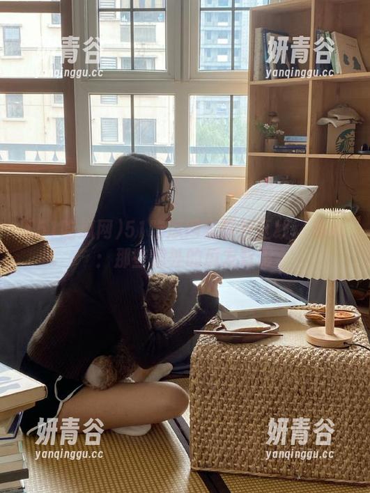 51吃瓜网瓷砖社区线路揭秘：那些意外的瓜友背影