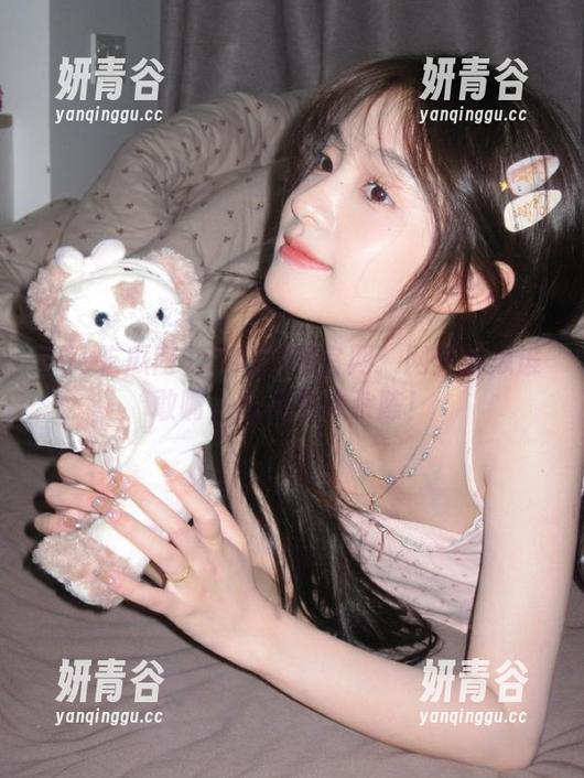 51吃瓜网官网：网红的瓜谁敢嘴，真相五味杂陈！