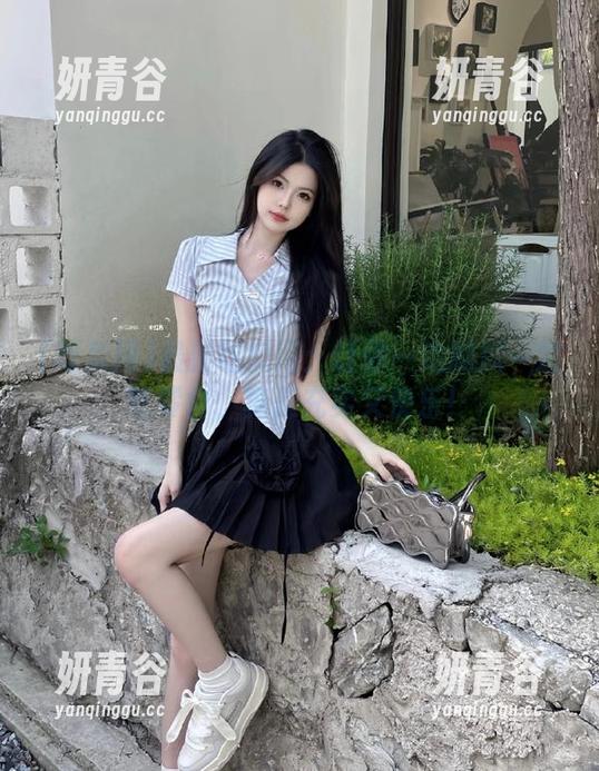 最新吃瓜网：让你一边刷瓜一边吃零食，真是充实又快乐！