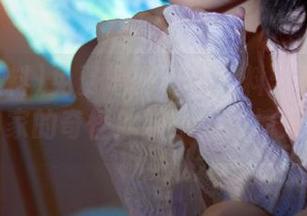 免费揭秘明星黑料：看看这位女神家的奇怪冰箱，绝对惊呆你！