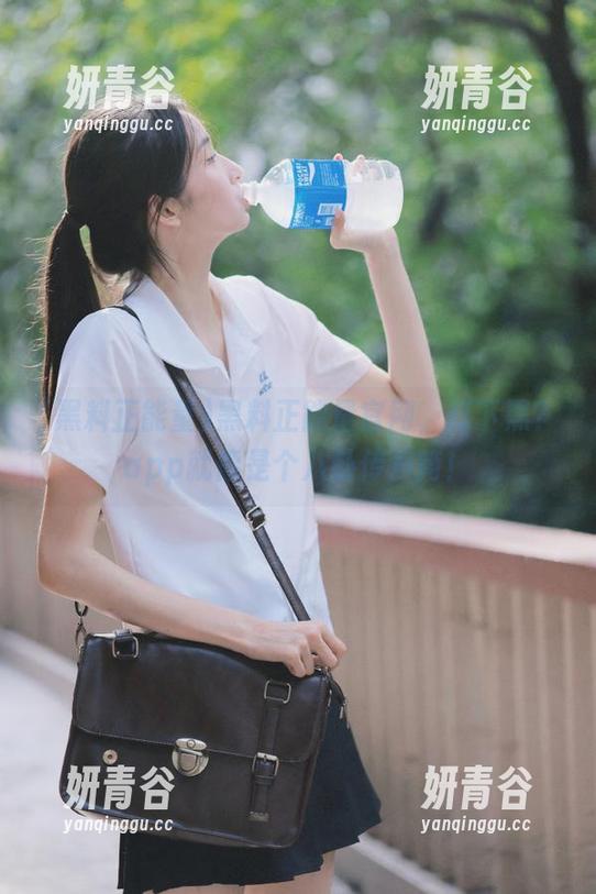 黑料正能量官网，灯下黑？app就像是个八卦传声筒！
