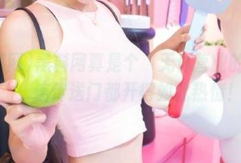 黑料网真是个“无休营业的女人”，连传送门都开得如此热情！